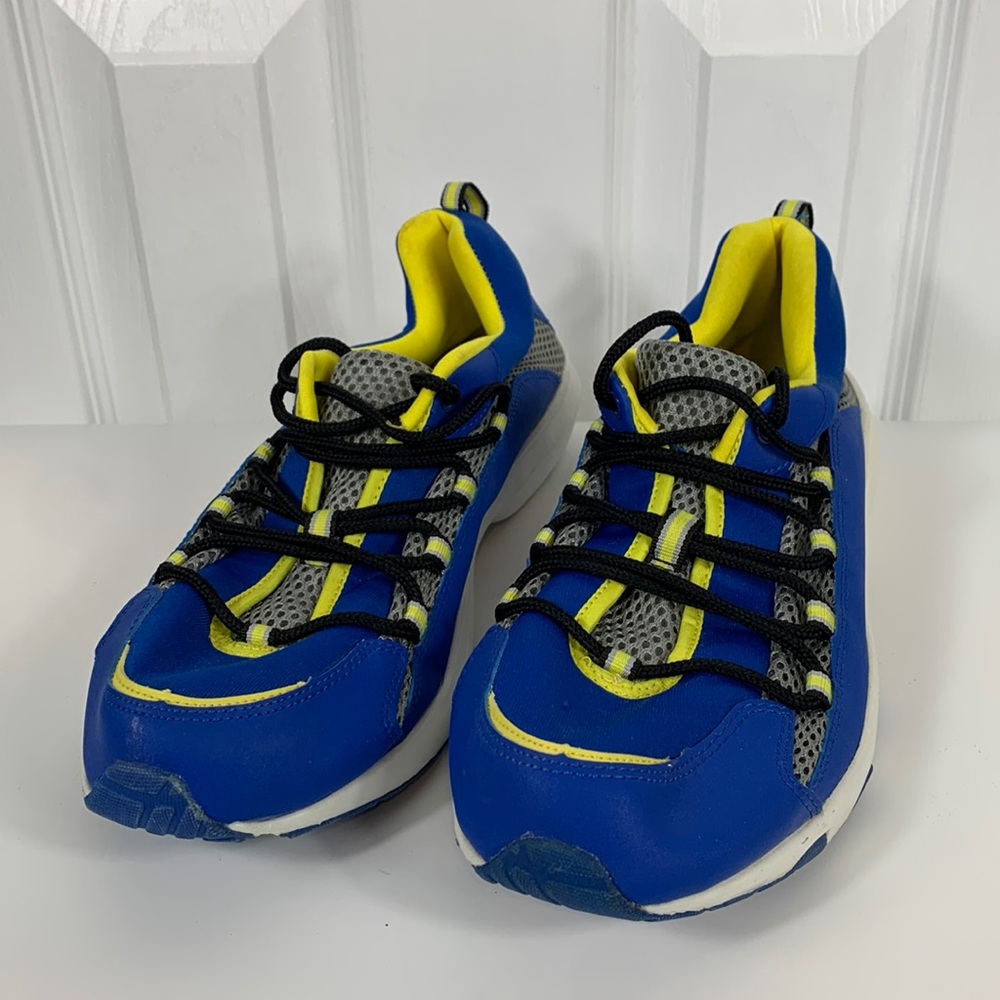 Sand n Sun blue and yellow mens water shoes size 9.5. Has hard bottom